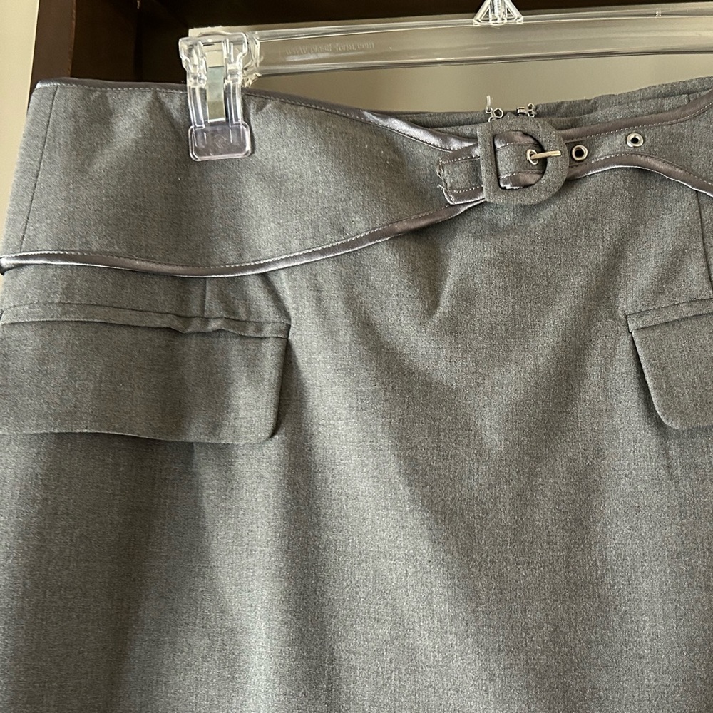 Grey belted skirt